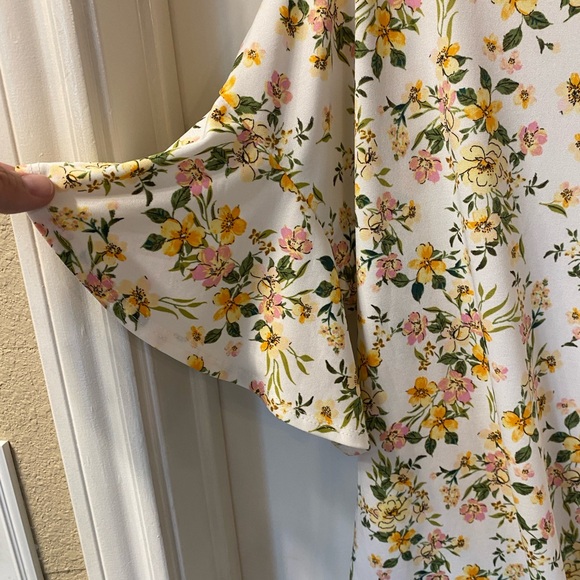 PerSeption Concept Cream and Yellow 3/4 Sleeve Tie Front Blouse - Picture 5 of 7